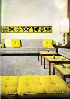 黄色とグレーの組み合わせ3　ソファに黄色いクッション